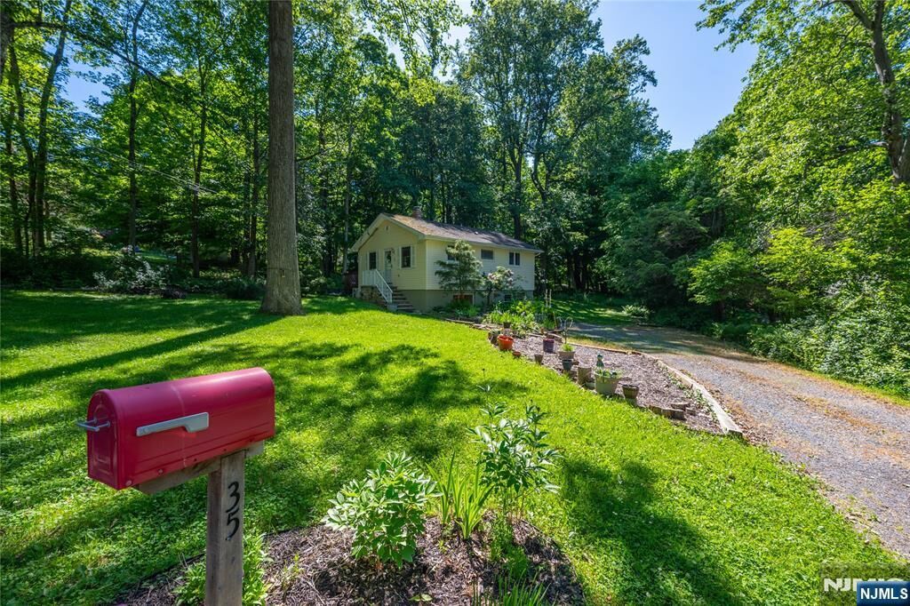 Property Photo:  35 Windy Bush Lane  NJ 07871 