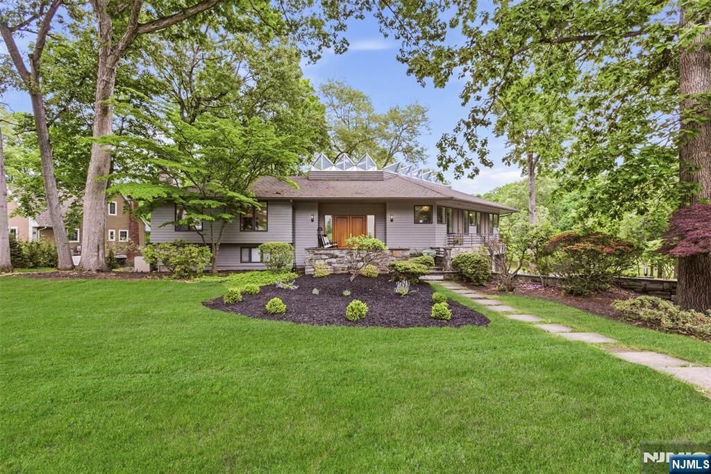 Property Photo:  565 Green Lane  NJ 07675 