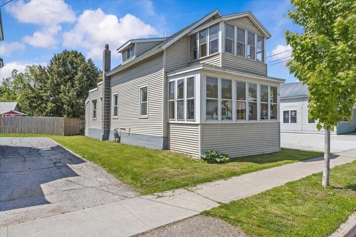 Property Photo:  280 Lake Street  VT 05478 