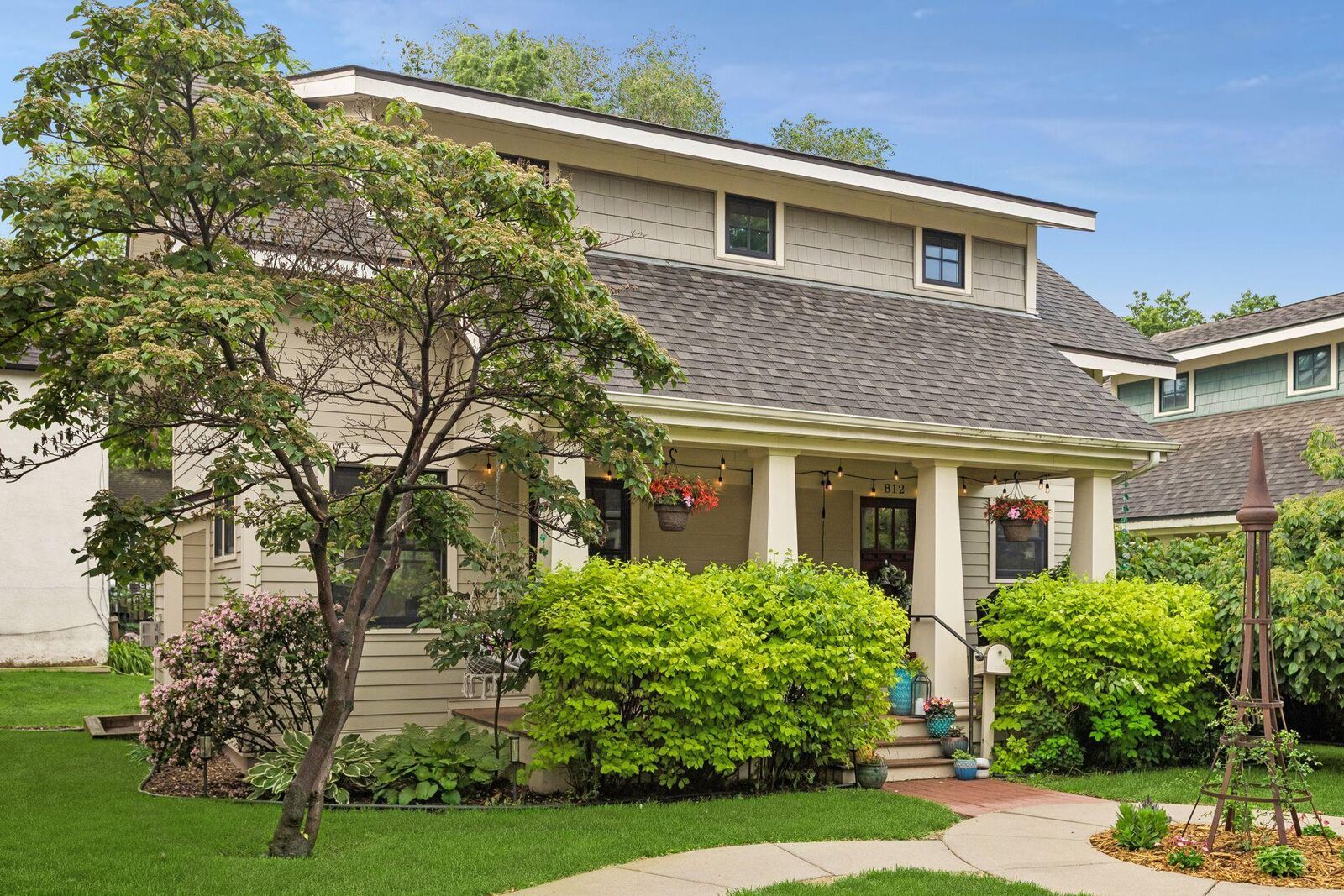 Property Photo:  812 NE Main Street  MN 55413 