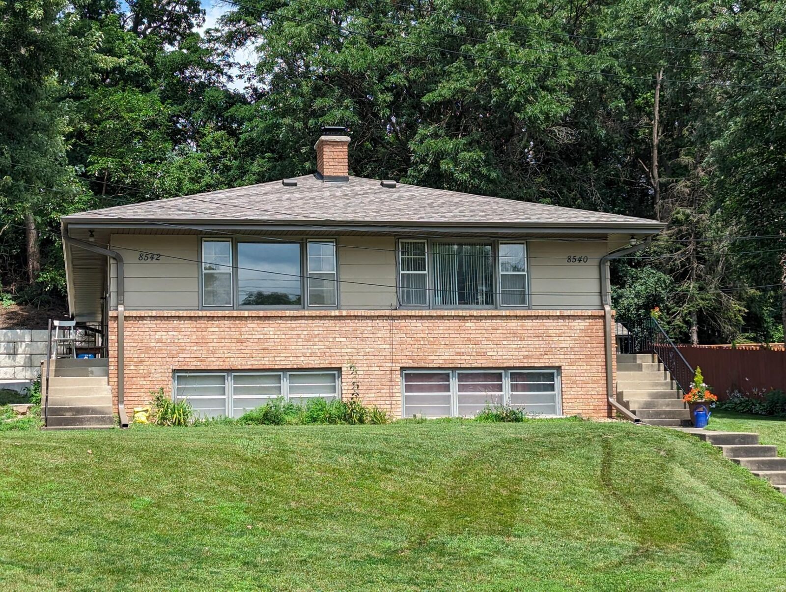 Property Photo:  8542 Plymouth Avenue N  MN 55427 