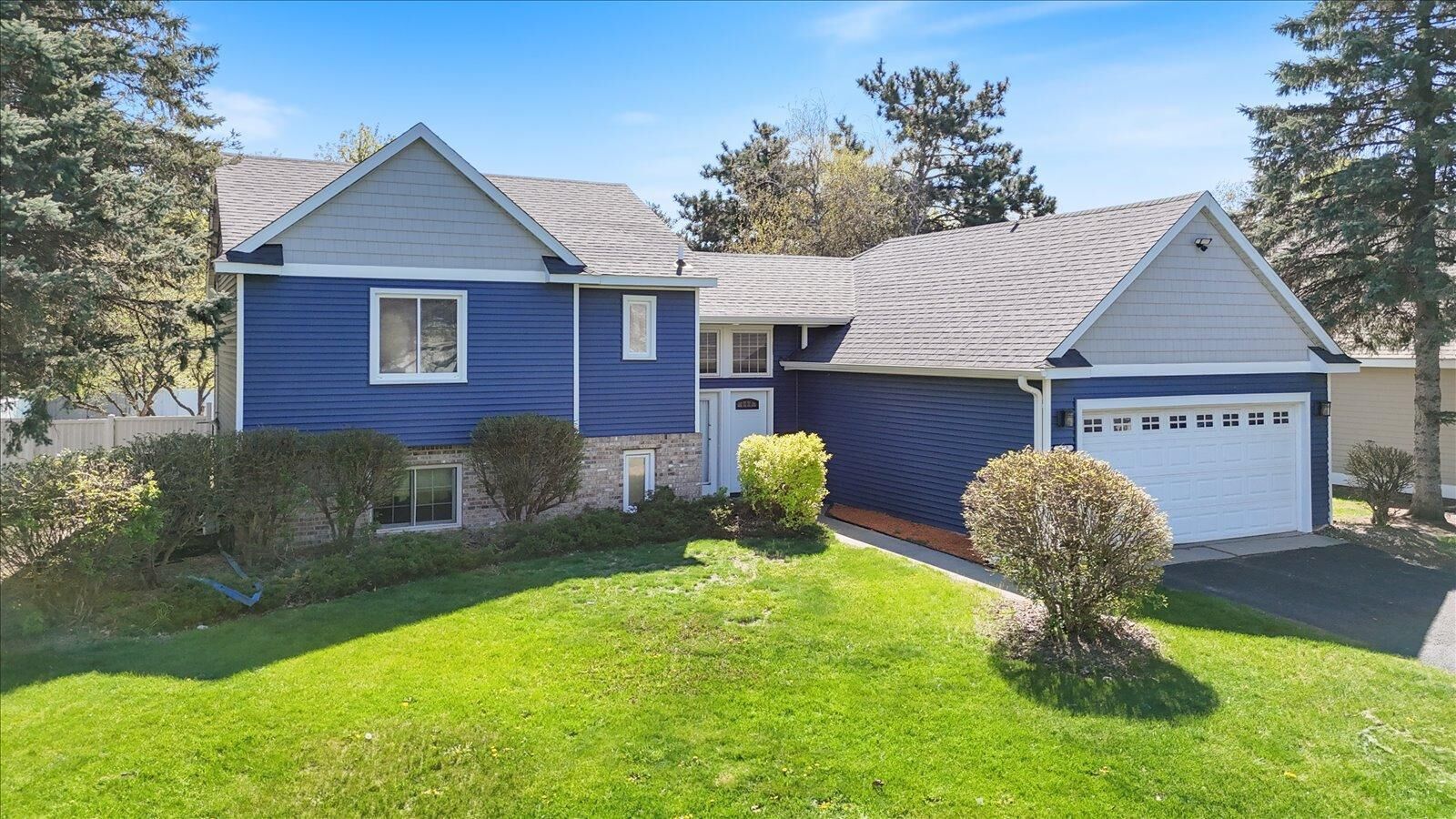Property Photo: 512 Hyde Avenue N MN 55115