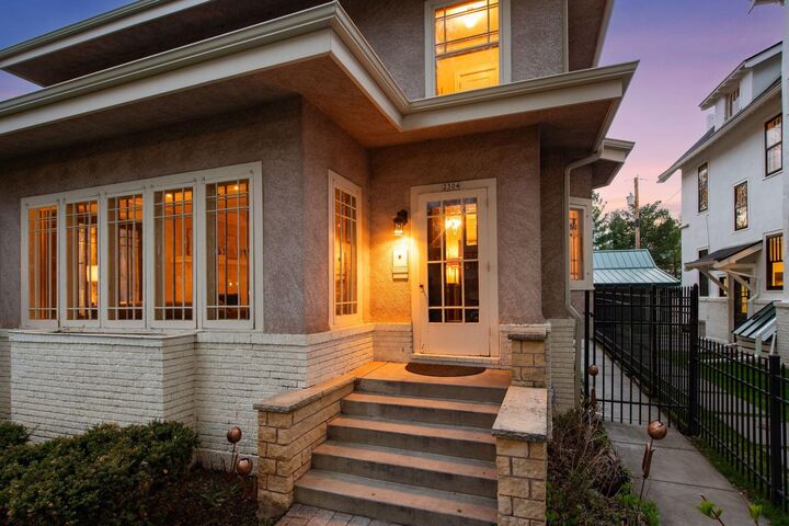 Property Photo:  2304 Lake Place  MN 55405 