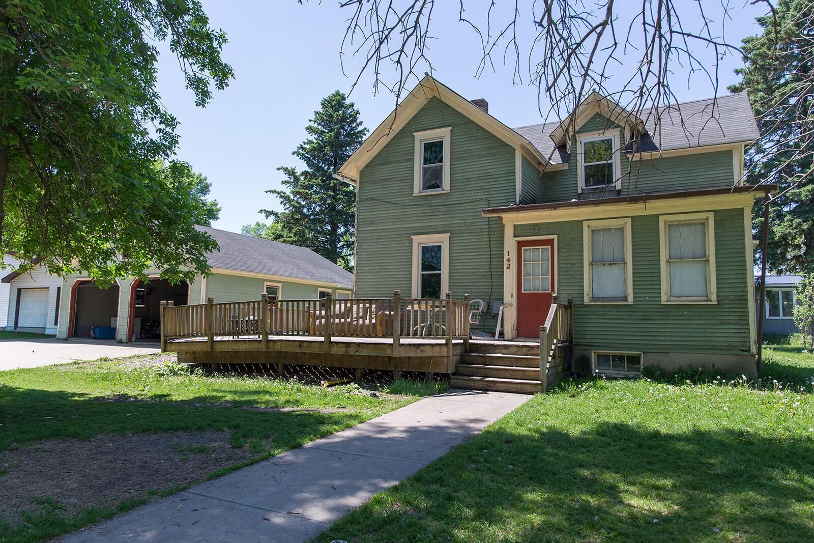 Property Photo:  142 NE 3rd Street  MN 55314 