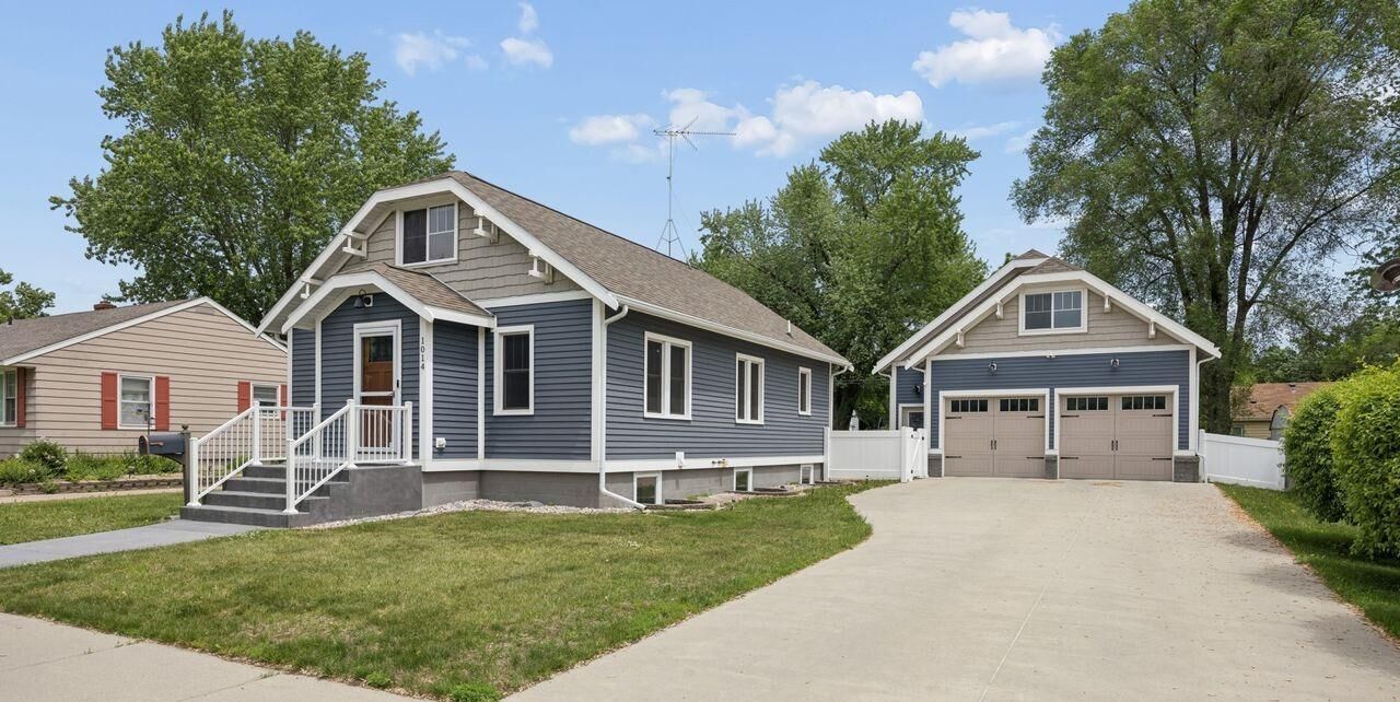Property Photo:  1014 11th Avenue N  MN 56303 