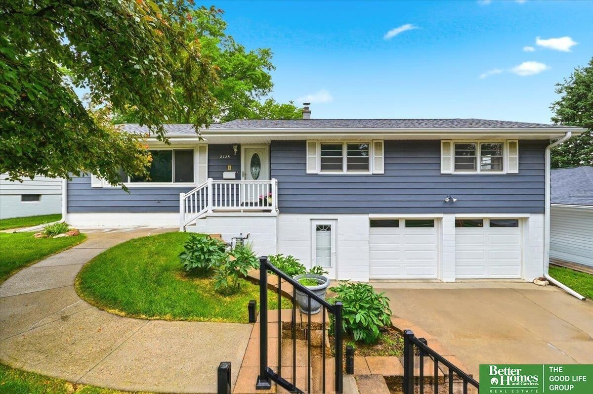 Property Photo:  2728 S 48th Avenue  NE 68106 