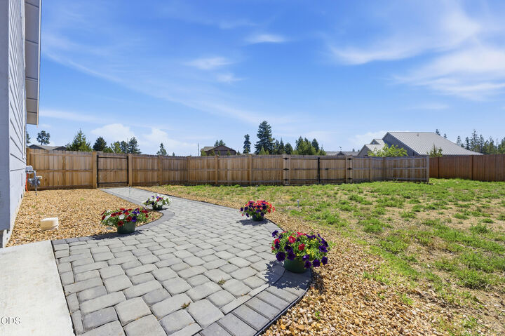 Property Photo: 51379 Apache Tears OR 97739