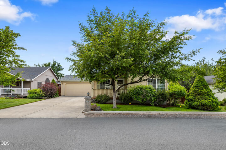 Property Photo:  2583 NE Wintergreen Drive  OR 97701 