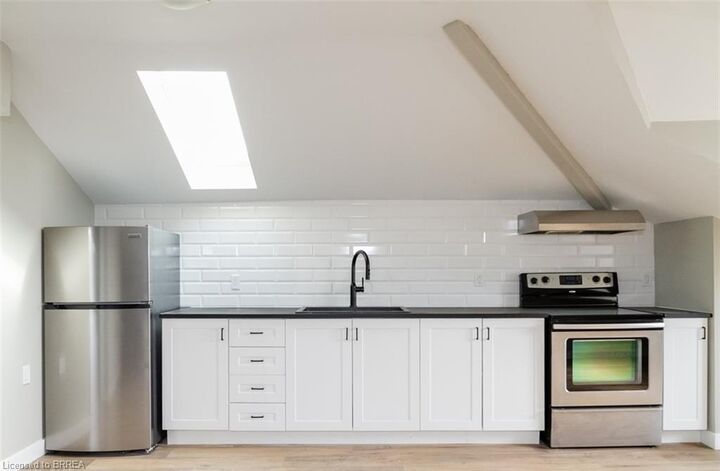 Property Photo:  302 Colborne Street 1  ON N3S 3N1 
