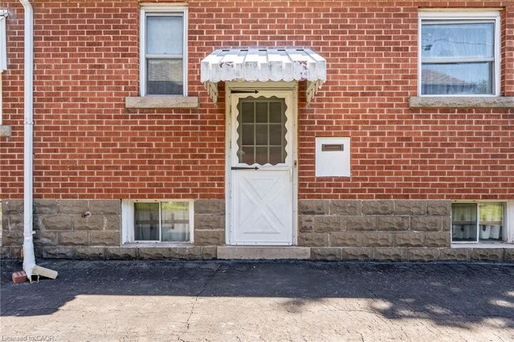 Property Photo:  224 Glencarry Avenue  ON L8K 3R9 