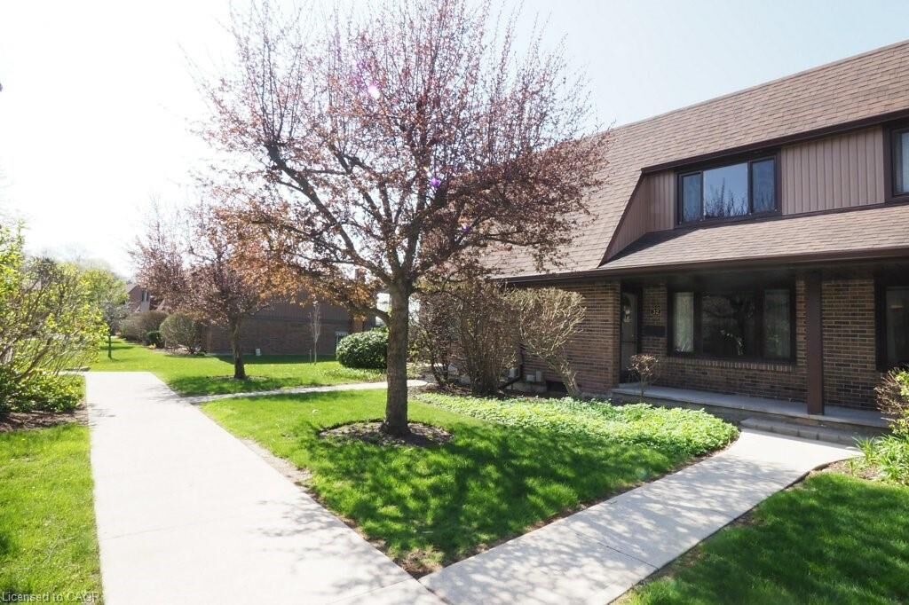 Property Photo:  279 Sandowne Drive 32  ON N2K 2C1 