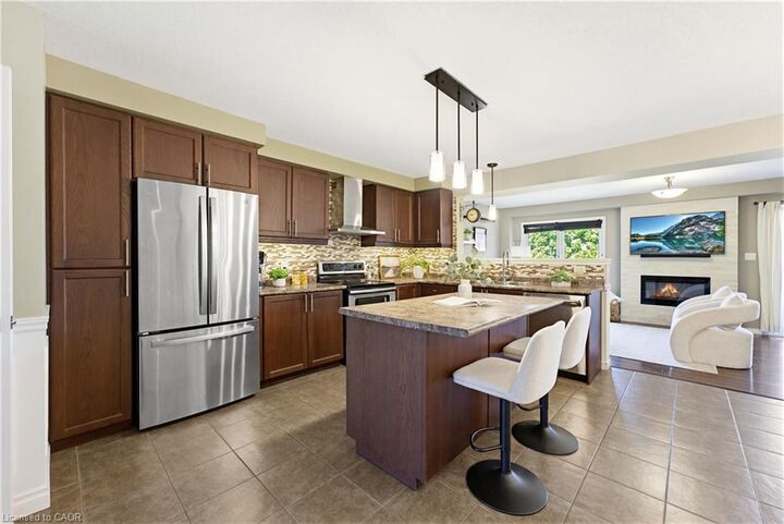 Property Photo:  32 Sorrento Street  ON N2R 0A4 