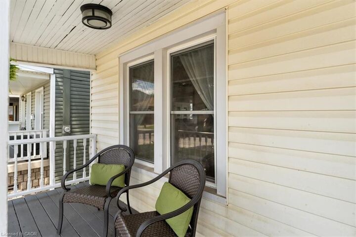 Property Photo:  17 Craigmiller Avenue  ON L8L 3H9 