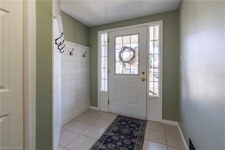 Property Photo:  26 Chantilly Street  ON N2R 1V6 