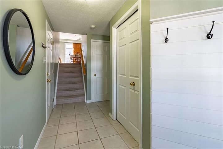 Photo de la propriété: 26 Chantilly Street ON N2R 1V6