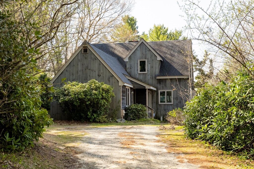 Property Photo:  1 Franklin Place  MA 02332 