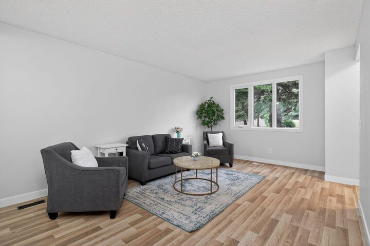 Property Photo:  203 Lynnview Road SE 86  AB T2C 2C6 