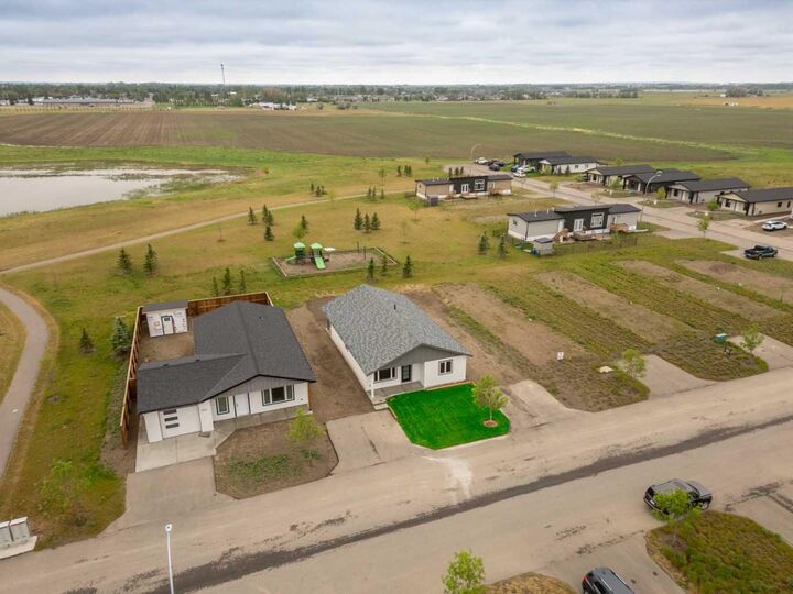 Property Photo:  4818 72 Avenue  AB T1G 0G7 