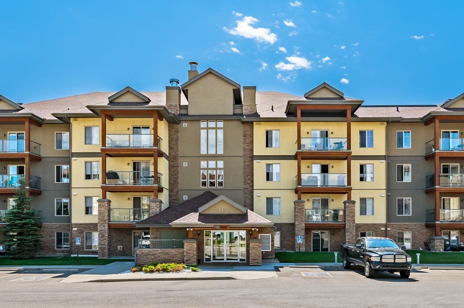 Property Photo:  92 Crystal Shores Road 1402  AB T1S 2M8 