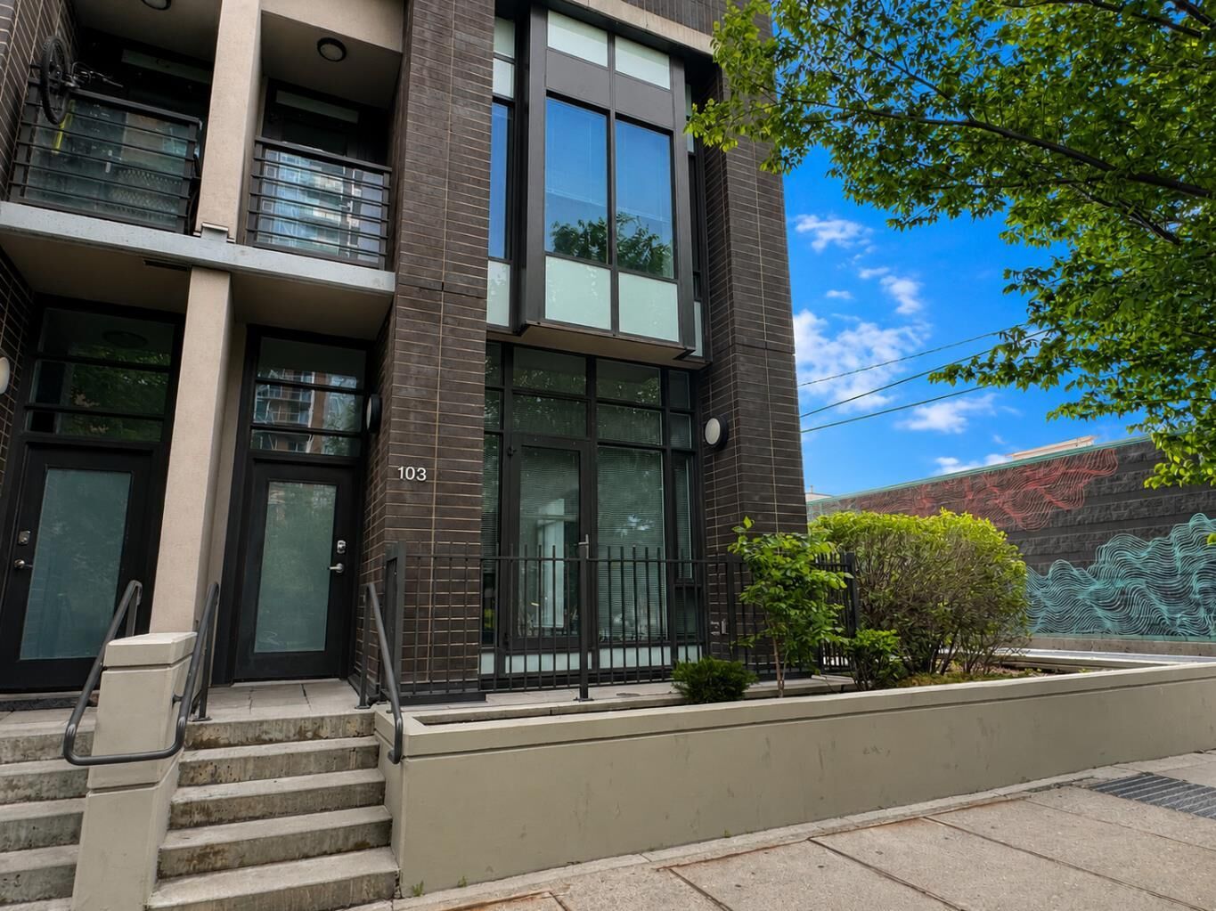 Property Photo:  1500 7 Street SW 103  AB T2R 1A7 