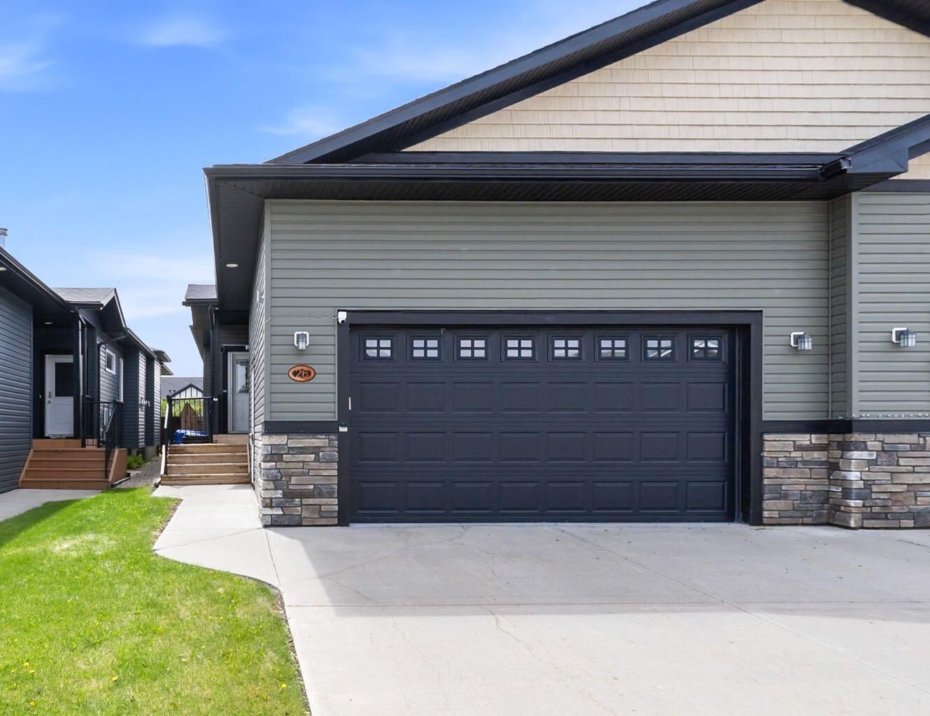 Property Photo:  26 Violet Close  AB T4H 0E4 