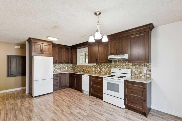 Property Photo:  918 38 Street SE  AB T2A 1G2 