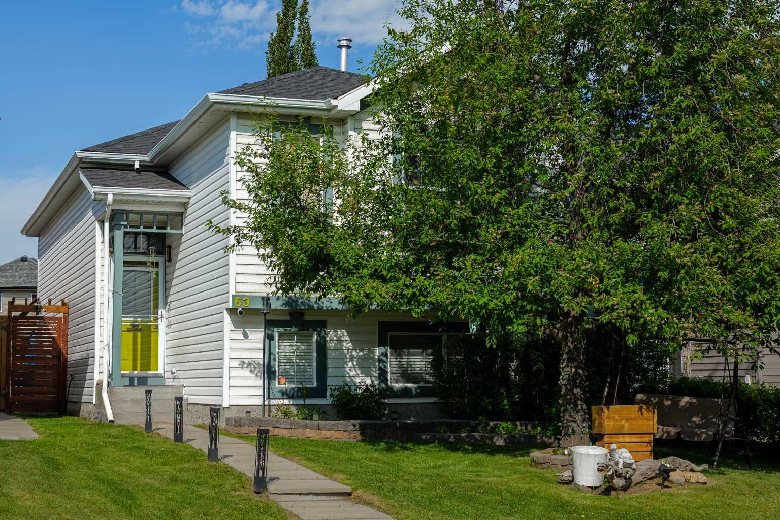Property Photo:  63 Coventry View NE  AB T3K 5H4 