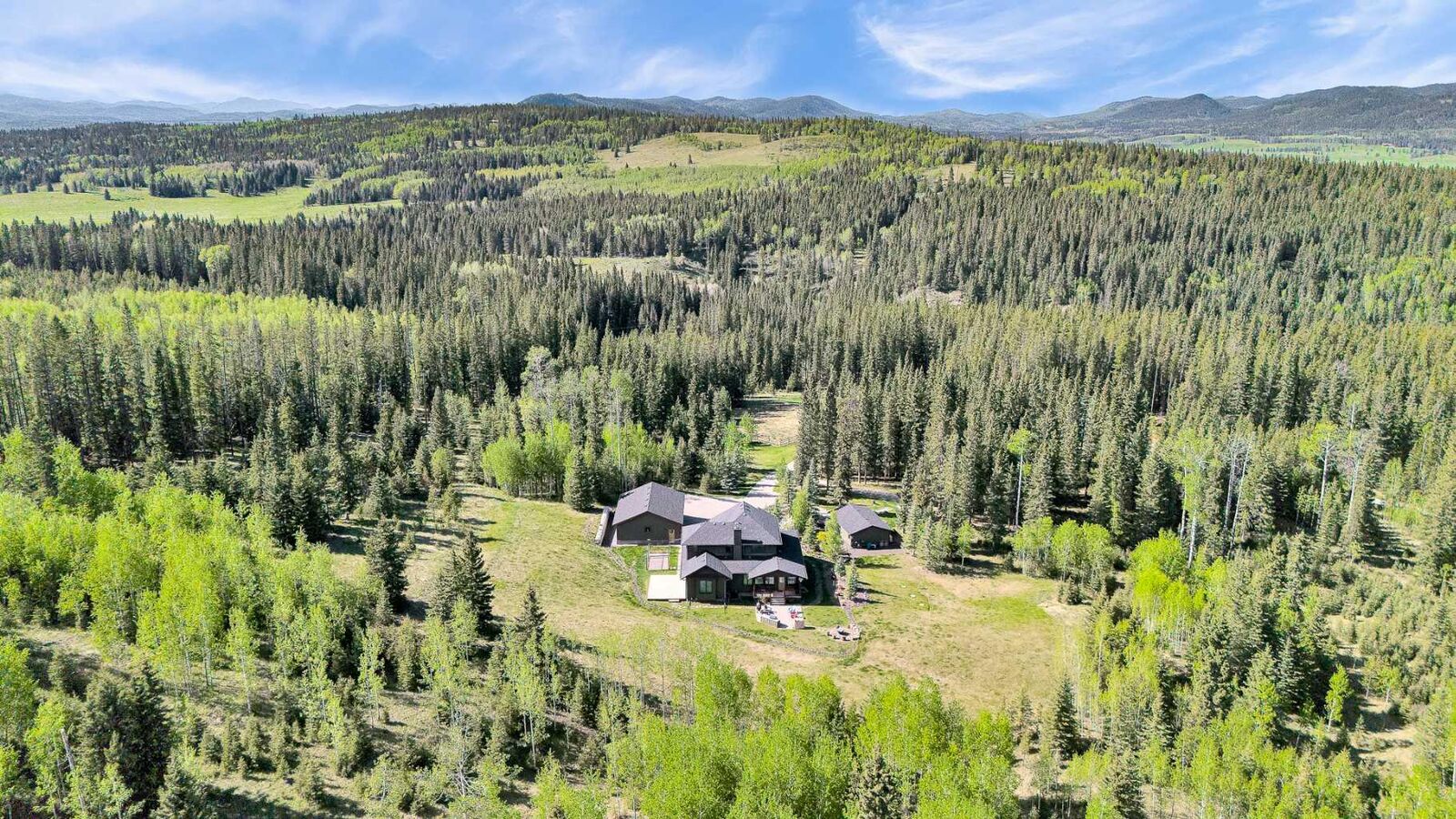 Property Photo: 265 West Road 64134 AB T0L 1N0
