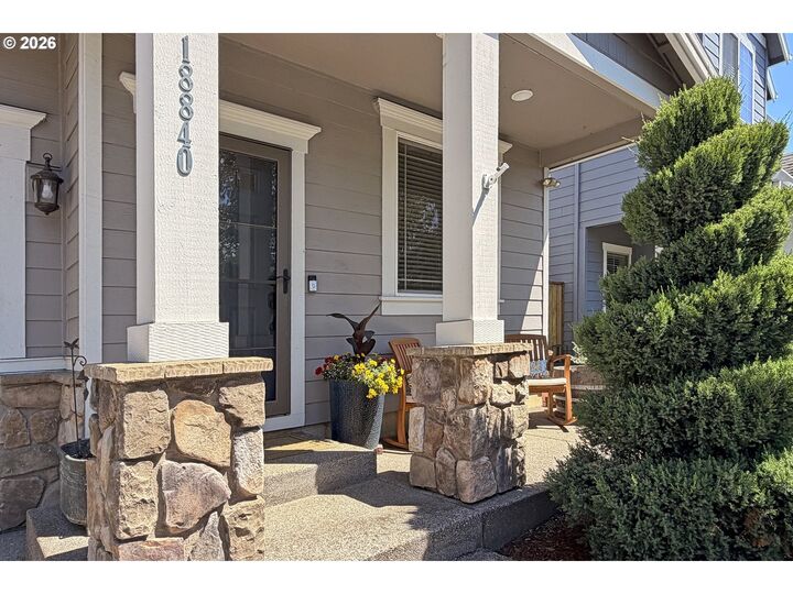 Property Photo: 18840 Nutmeg Ln OR 97045