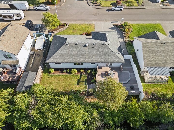 Property Photo:  2245 NE Rock Ledge Dr  OR 97303 