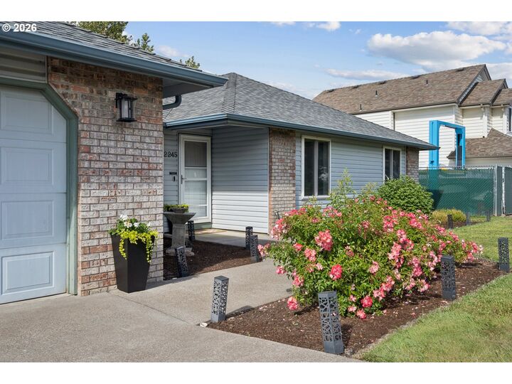 Property Photo: 2245 NE Rock Ledge Dr OR 97303