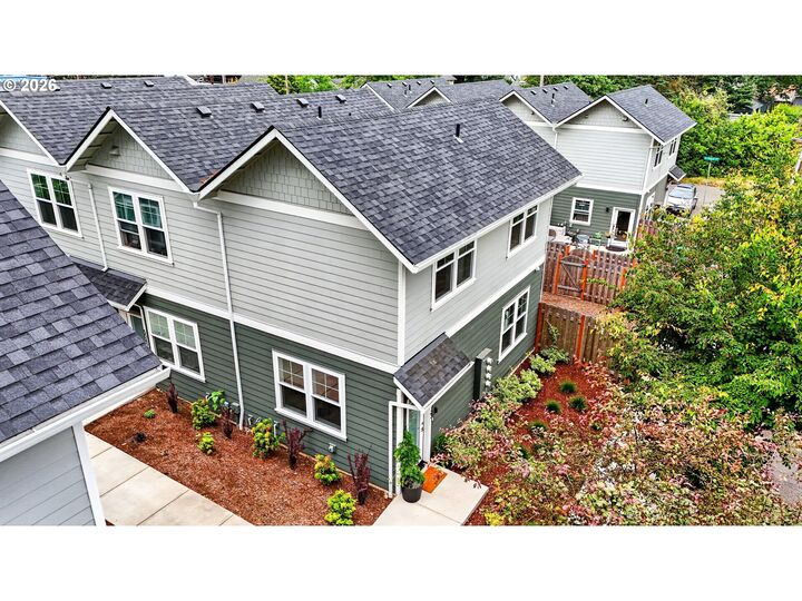 Property Photo: 5053 NE 47th Pl OR 97218