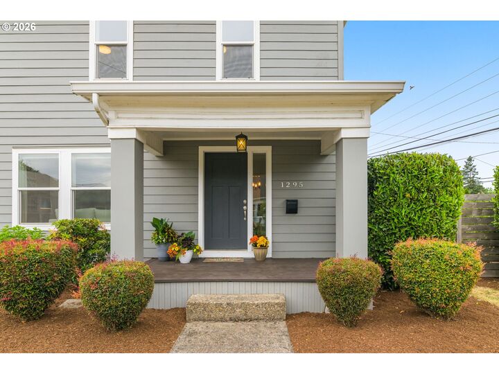 Property Photo:  1295 14th St NE  OR 97301 