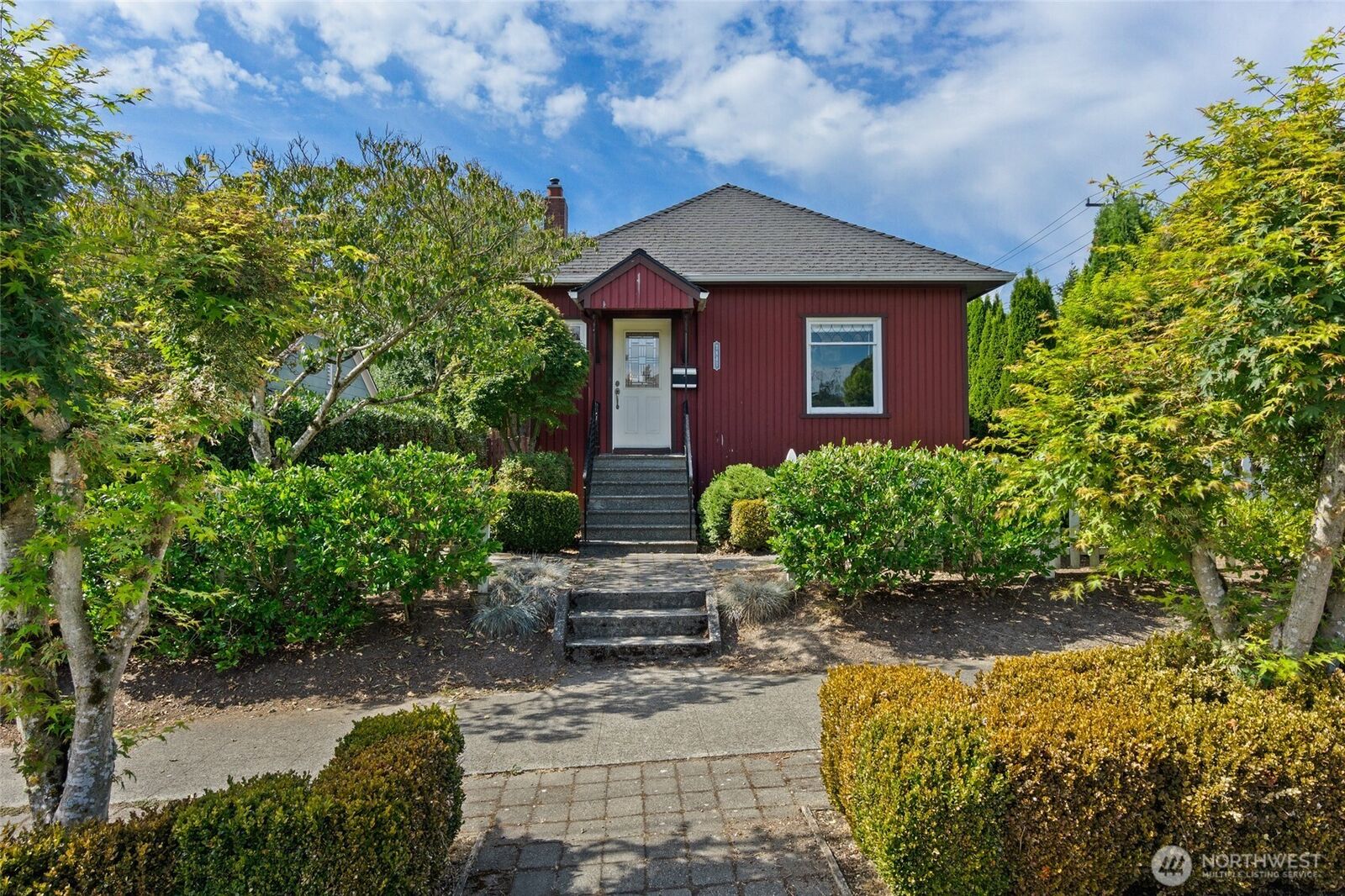 Property Photo:  7841  12th Avenue NE Upper  WA 98115 