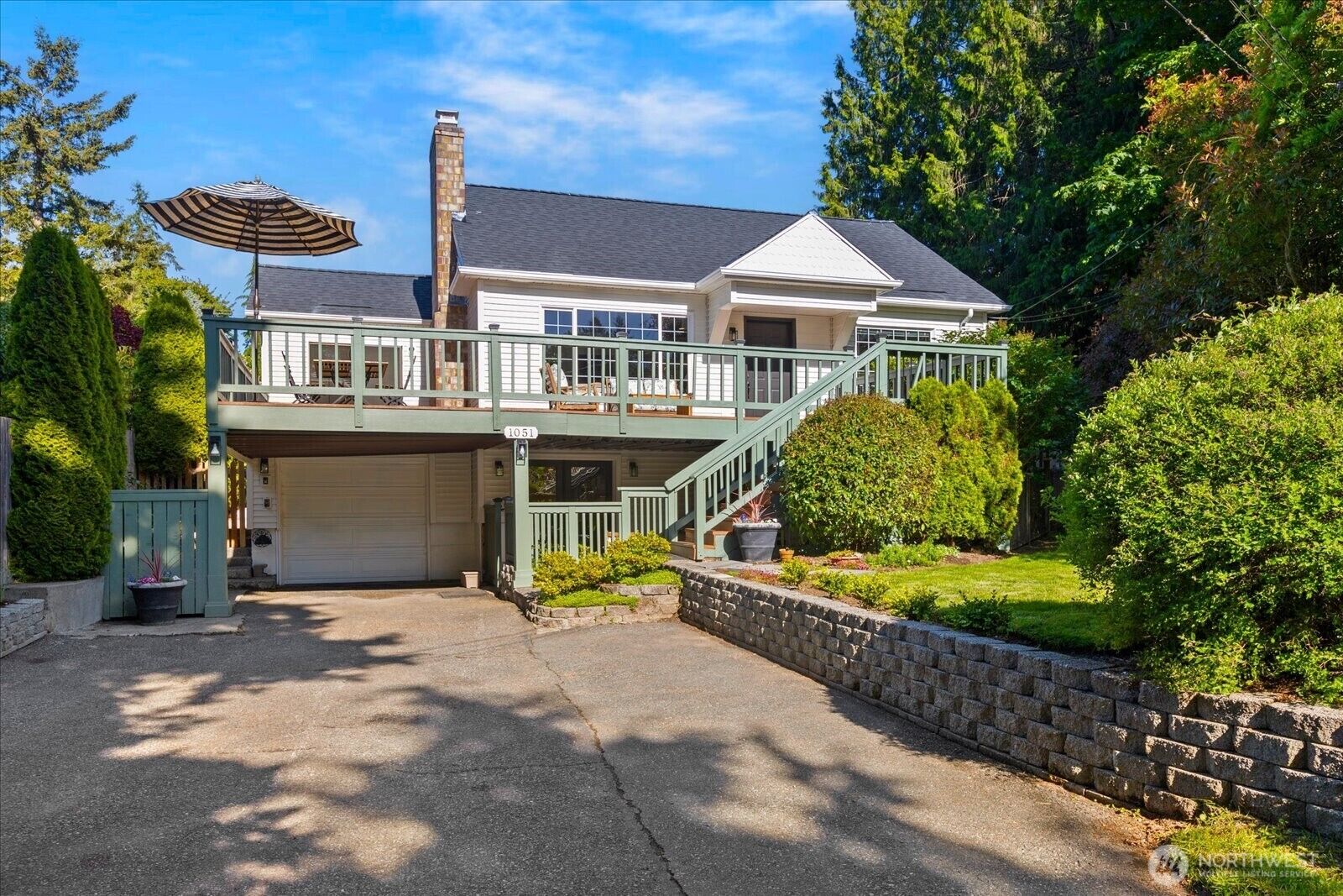 Property Photo:  1051  2nd Avenue S  WA 98020 
