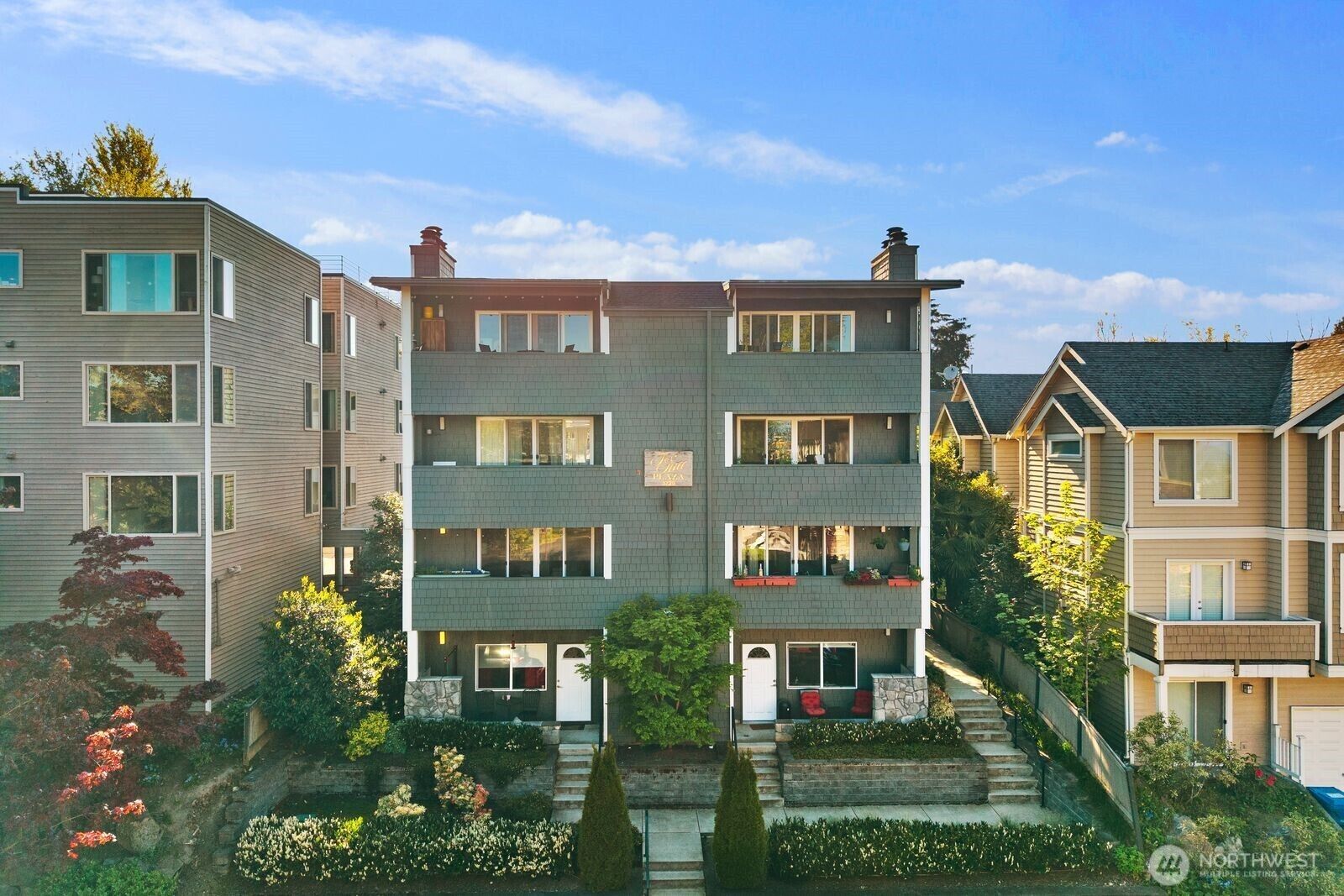 Property Photo: 1729 18th Avenue 201 WA 98122