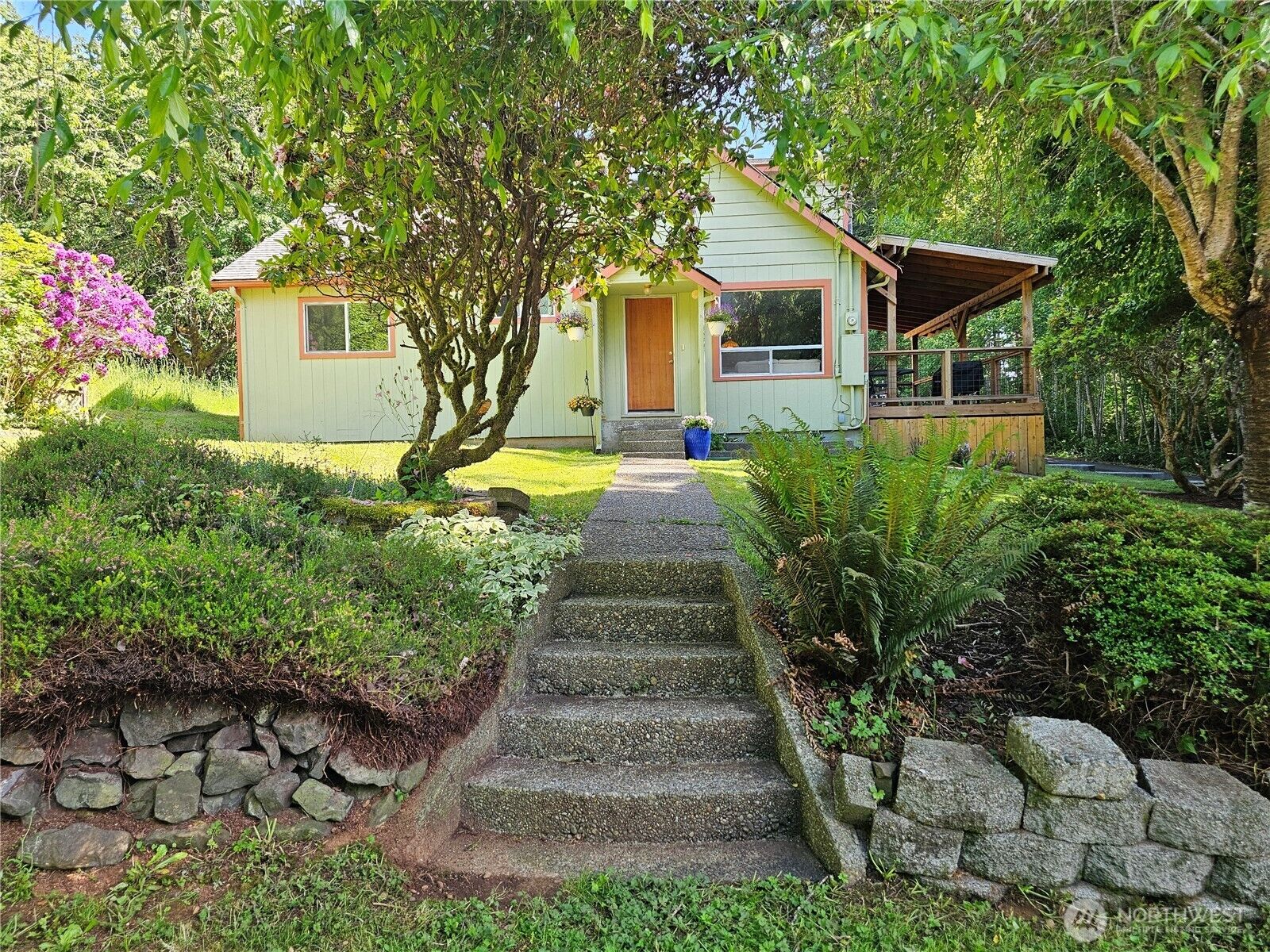 Property Photo:  321 E Beck Street  WA 98557 