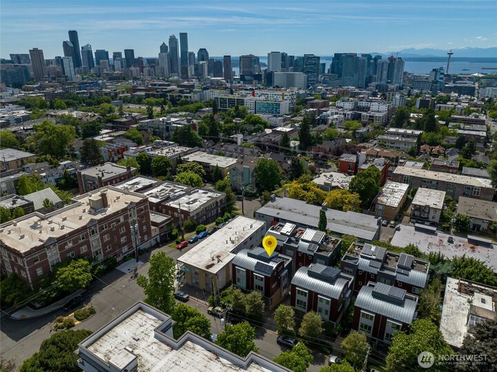 Property Photo:  307  14th Avenue E B  WA 98112 