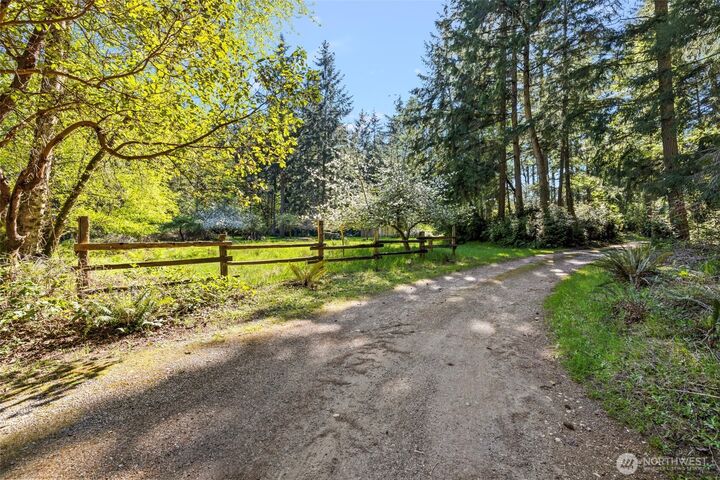 Property Photo: 28525 143rd Avenue SW WA 98070