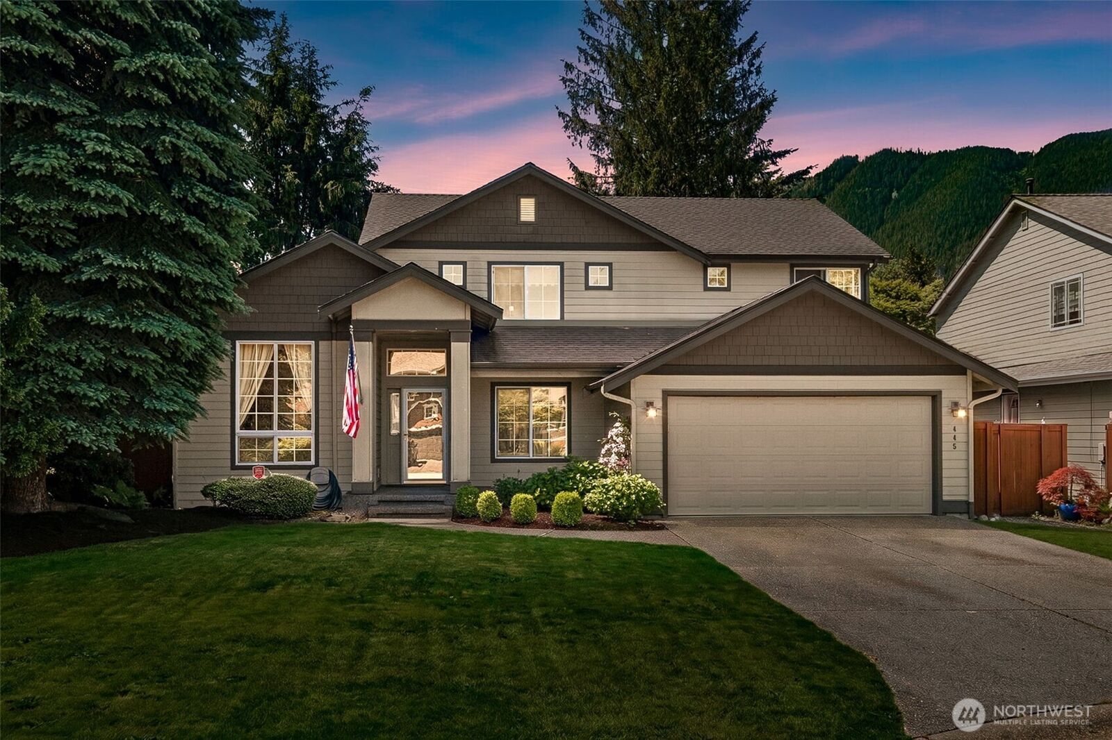 Property Photo:  445 SE 7th Street  WA 98045 