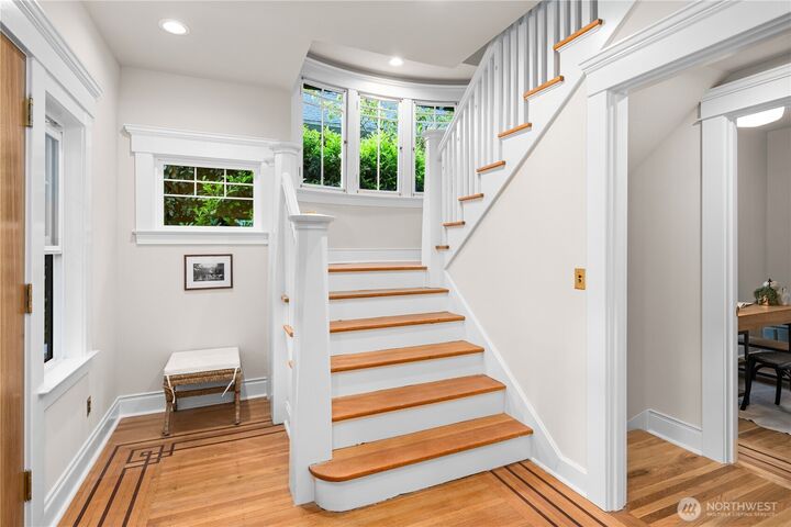 Property Photo:  946  22nd Avenue E  WA 98112 