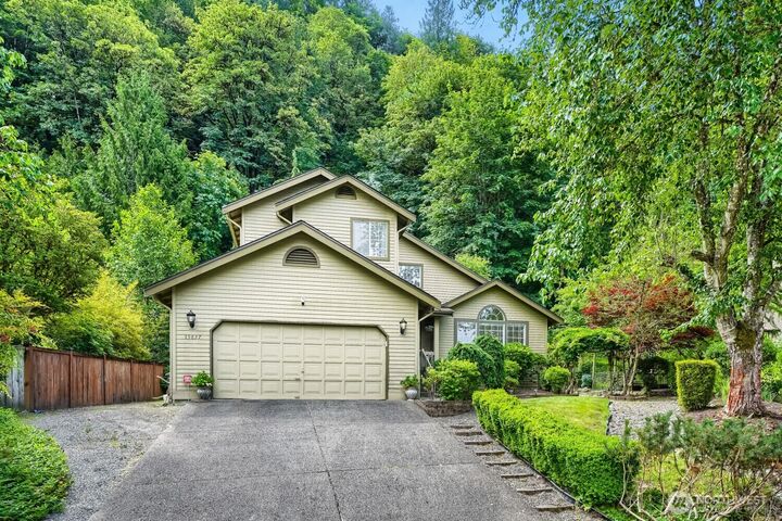 Property Photo: 15827 SE 156th Court WA 98058