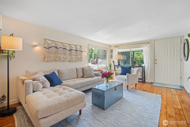 Property Photo:  811 W Hazel Street  WA 98273 