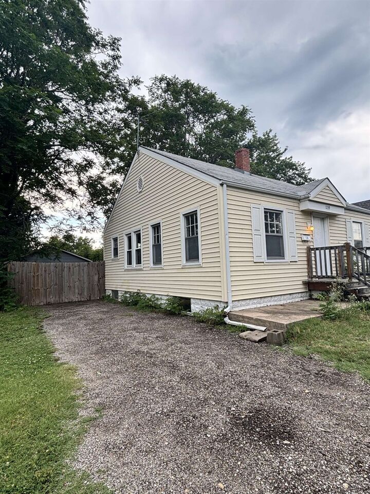 Property Photo:  1239 S Hydraulic  KS 67211 