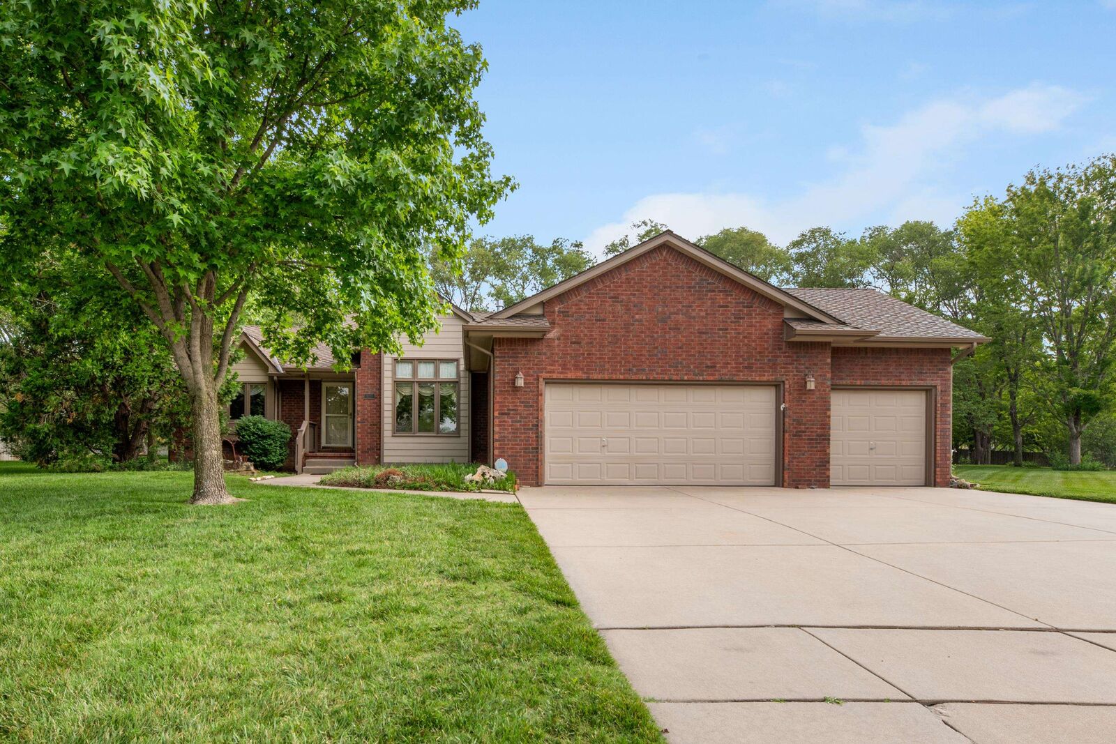 Property Photo:  920 S Stagecoach Ct  KS 67230 