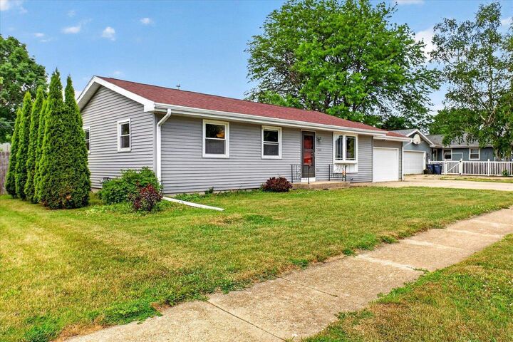 Property Photo:  1304 S Orchard Street  WI 53546 