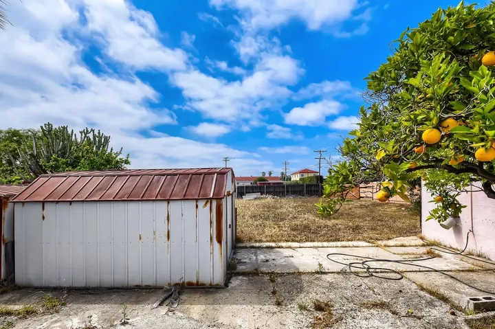 Property Photo: 4070 Fox Ave CA 92117