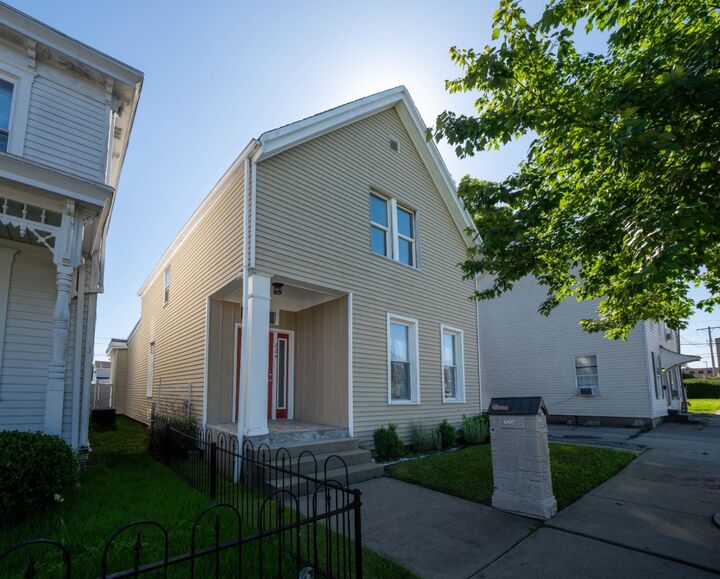 Property Photo:  