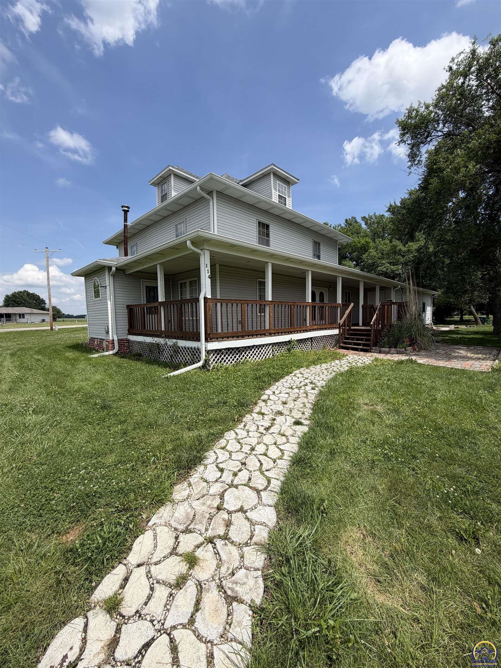 Property Photo:  114 S Walnut St  KS 66864 