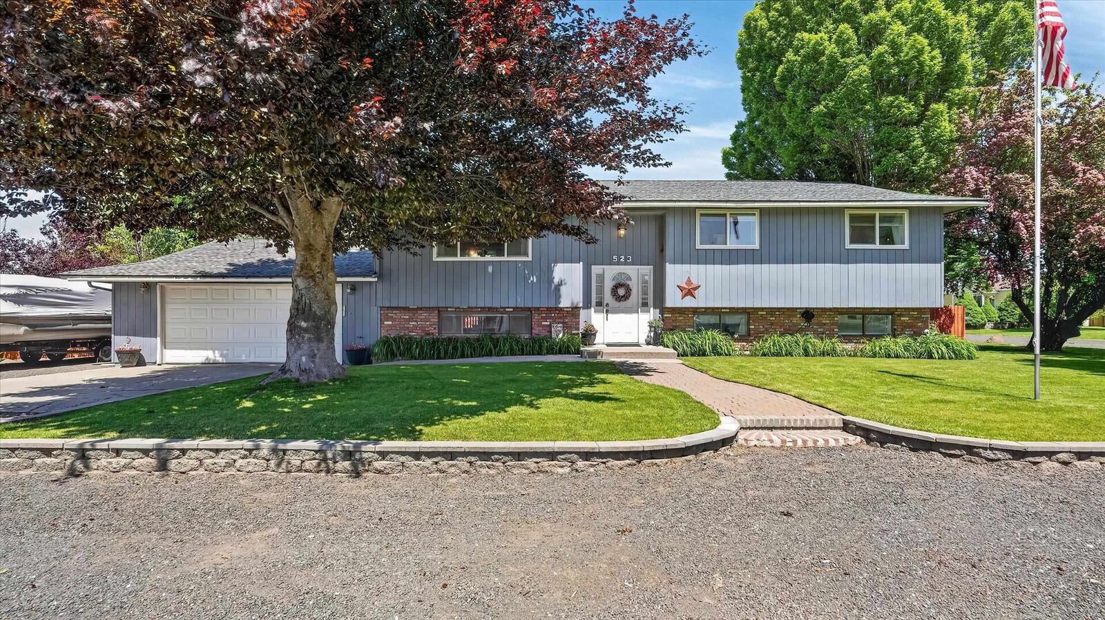 Property Photo:  523 E Fellows St  WA 99022 
